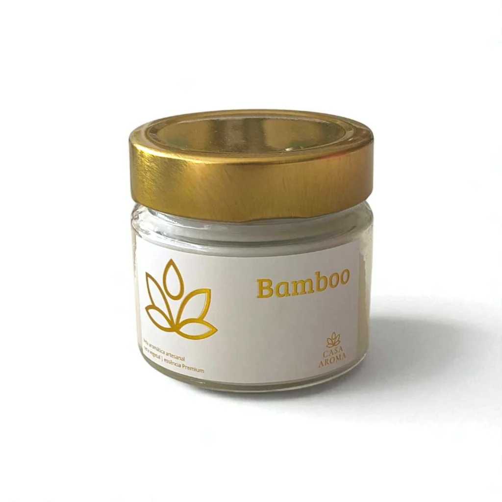 Vela Bamboo da Casa Aroma com rótulo dourado