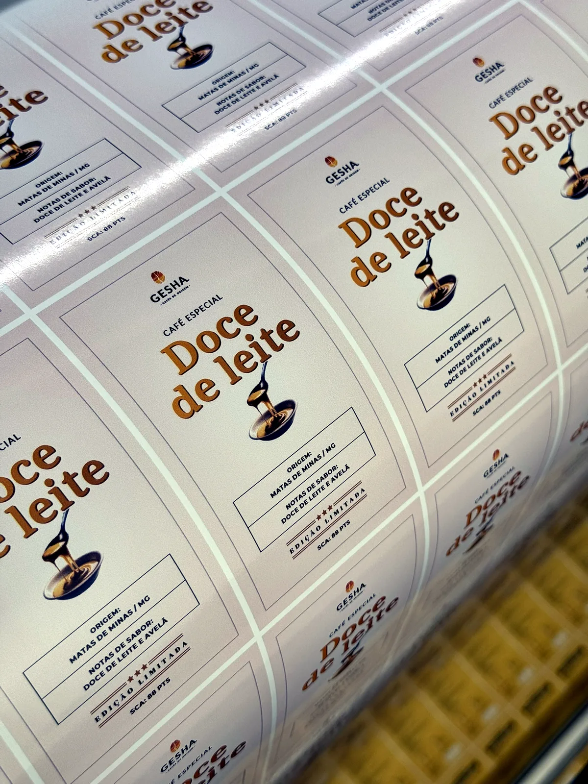 Rótulos impressos em bobina na gráfica